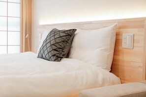 Basic Condo, 1 Queen Bed, Non Smoking | Free WiFi, bed sheets - b&Kuromon 3 (Osaka)