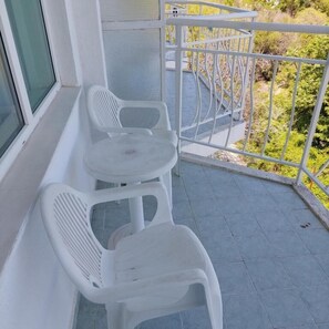 Unclassified image, 4 of 9, button