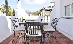 Outdoor dining - Duplex Penthouse in Los Naranjos (Marbella)
