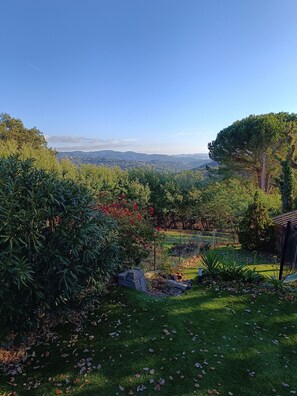 Property grounds - Villa Alexandra, room for rent, 10 min from the lake, Wedding, Hiking, Hunting. (Les Adrets-de-l'Estérel)