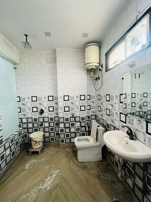 Bathroom - Hotel Relax Stays (New Delhi)