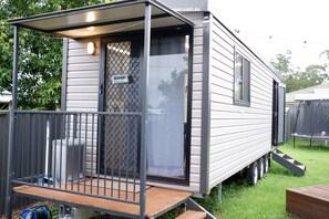 Exterior detail - Luxury Couple Retreat| Spa& Fireside Tinyhome (South Nowra)
