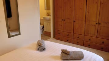 3 bedrooms, iron/ironing board, Internet, bed sheets