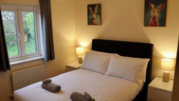 3 slaapkamers, een strijkplank/strijkijzer, internet, beddengoed
