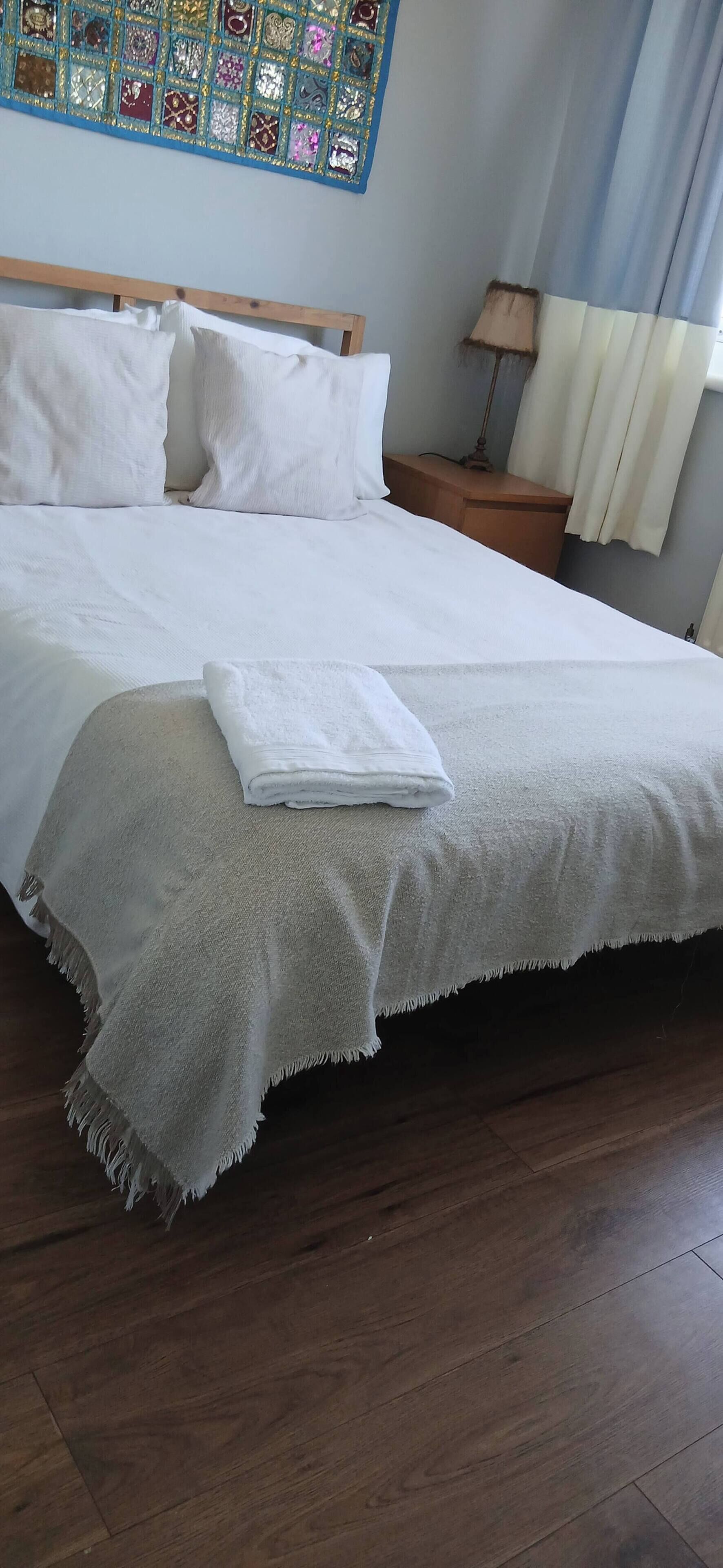 2 habitaciones, tabla de planchar con plancha y internet 