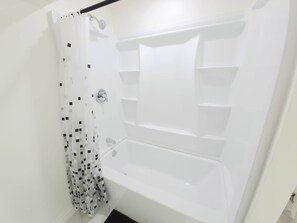 Bathroom - Niagara Cozy Suite - Modern 2Bed 15 min to Falls (Thorold)