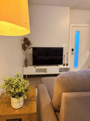 TV - Royal Bay Guest Suite (Victoria)