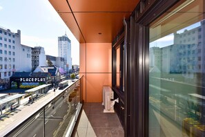 Interior - Modern Manchester St Stay - 1BR with Balcony (Christchurch)