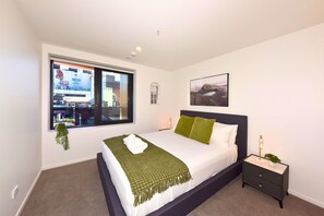 1 bedroom, iron/ironing board, WiFi, bed sheets - Modern Manchester St Stay - 1BR with Balcony (Christchurch)