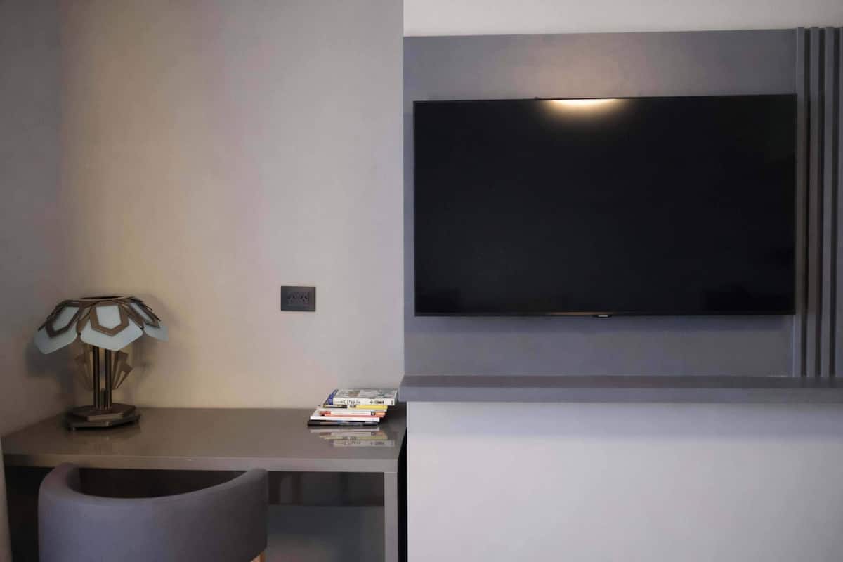 Suite, 1 King Bed with Sofa bed, Non Smoking | Free WiFi