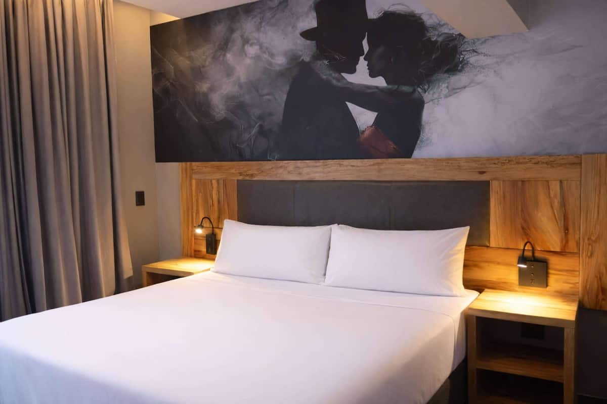 Suite, 1 King Bed with Sofa bed, Non Smoking | Free WiFi