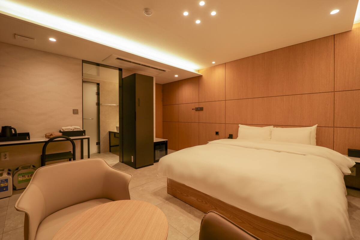 Garden Suite | 高級寢具、羽絨被、書桌、筆電工作空間