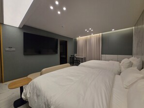 Family Twin Room | Desk, free WiFi - Jamsil Lounge Hotel (Seoul)