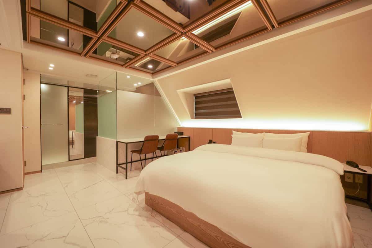 Royal Suite | Desk, free WiFi