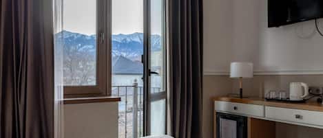 Kahden hengen comfort-huone, parveke, vuoristonäköala | Tallelokero huoneessa, ilmainen Wi-Fi