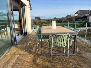 Outdoor dining - Seaside house in Séné, Golfe du Morbihan (Séné)