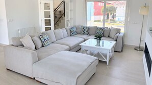 Living area - Luxury 4 Bedroom Villa - Frontline Golf Views - Private Pool - WiFi - AC (Torre-Pacheco)