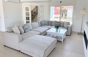 Living area - Luxury 4 Bedroom Villa - Frontline Golf Views - Private Pool - WiFi - AC (Torre-Pacheco)