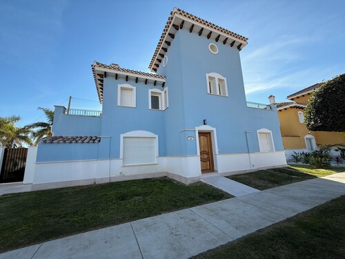 Luxury 4 Bedroom Villa - Frontline Golf Views - Private Pool - WiFi - AC