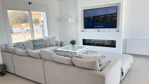 Living area - Luxury 4 Bedroom Villa - Frontline Golf Views - Private Pool - WiFi - AC (Torre-Pacheco)