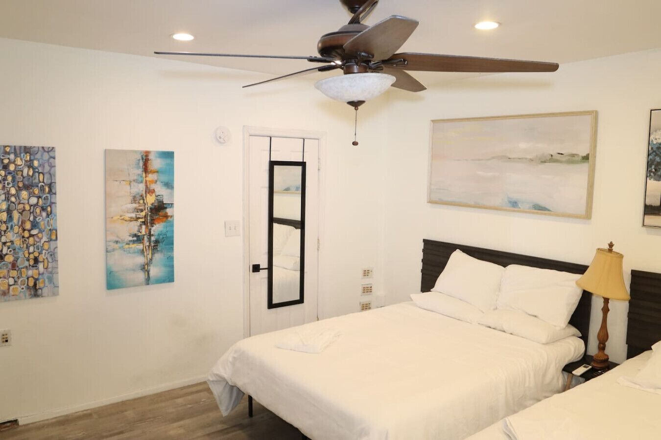 2 室のベッドルーム、アイロン / アイロン台、WiFi、ベッドシーツ