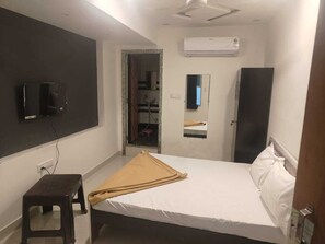 Deluxe Double Room | Free WiFi - Hotel Maruti Inn (Sumerpur)