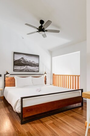 1 bedroom, desk, iron/ironing board, free WiFi - Cozy Haven w/ Stunning Mountain View in Canmore! (Canmore)