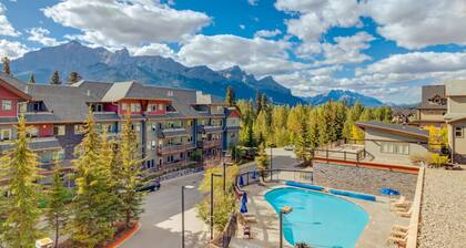 Cozy Haven w/ Stunning Mountain View in Canmore!
