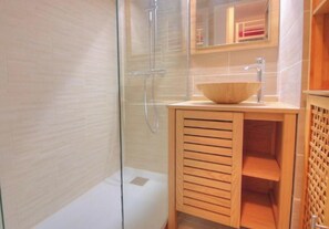 Hair dryer - Very nice T2 sea view direct access to the beach 35 meters! (La Londe-les-Maures)