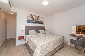 4 habitaciones y tabla de planchar con plancha 