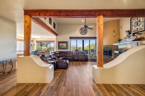 Smart TV, fireplace - Tranquil AZ Mountain View Oasis • Pool & Fire Pit (Scottsdale)