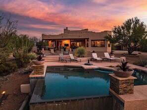 A heated pool - Tranquil AZ Mountain View Oasis • Pool & Fire Pit (Scottsdale)