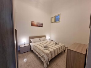 2 bedrooms, iron/ironing board, WiFi, bed sheets - Cozy vacation home with sea view (Palermo)