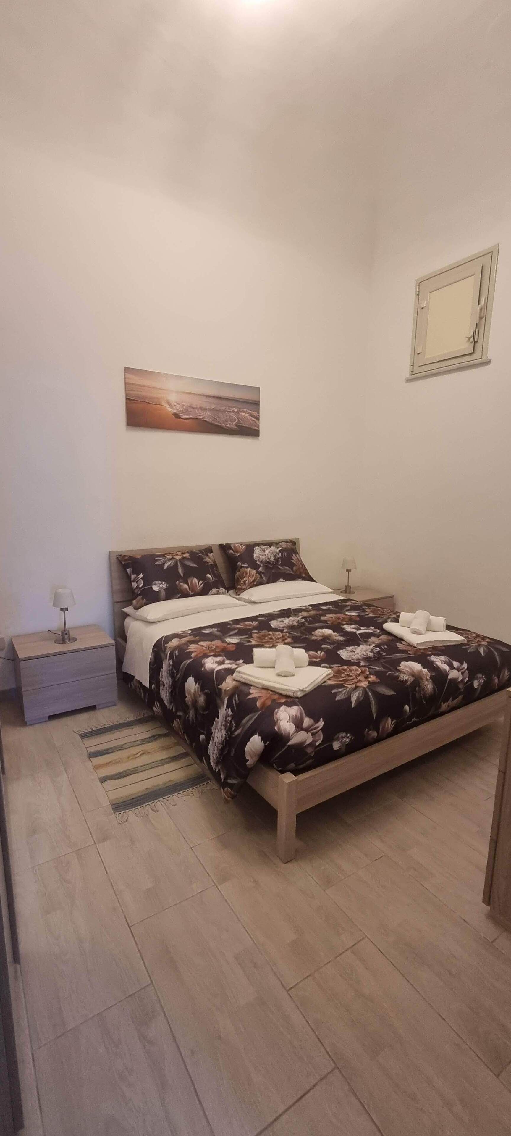 2 slaapkamers, een strijkplank/strijkijzer, wifi, beddengoed