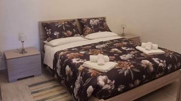 2 slaapkamers, een strijkplank/strijkijzer, wifi, beddengoed