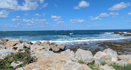 Cozy vacation home with sea view