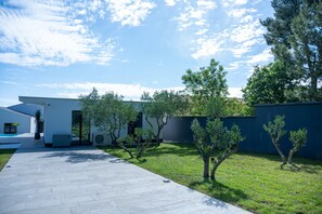 Villa | Exterior - Luxury Matos Estate With Heated Pool (Zadar)