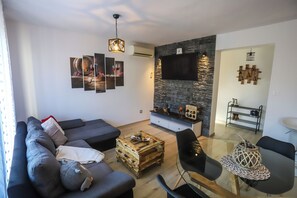 Living area - Ferienwohnung mit großem Garten, Grill & Parkplatz – nur 5 Min. zum Meer (porec)