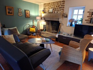 Living area - AU 15 : charming house with garden, 3 bedrooms 3 bathrooms 6 km from the beach, animals ok (Quettreville-sur-Sienne)