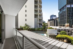 Property grounds - Brisbane City Retreat with Private Balcony (Brisbane City)