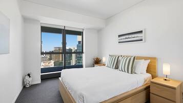 1 bedroom, desk, iron/ironing board, Internet