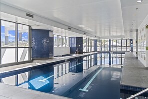 Indoor pool - Central Brisbane Stay with Gym and Pool Access (Brisbane City)