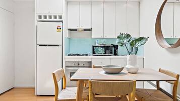 Fridge, microwave, oven, stovetop