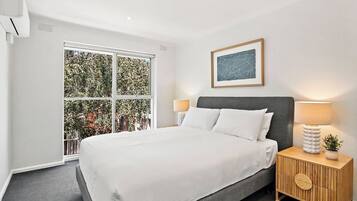 2 bedrooms, iron/ironing board, bed sheets