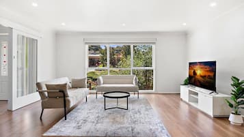 Una Smart TV, una oficina