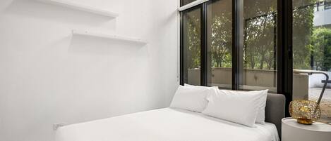 2 quartos, acesso à internet, roupa de cama