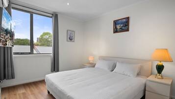 3 bedrooms, iron/ironing board, Internet, bed sheets