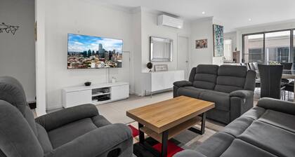 Spacious 3-Bed Townhouse in Coburg