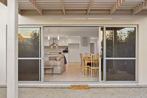 Interior - Spacious Family Home in Wannanup Mandurah (Wannanup)