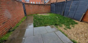 House, 5 Bedrooms, Smoking | Property grounds - Charming 5-bedroom Townhouse in Central Gloucester (Gloucester)